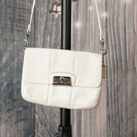 COACH SMALL PURSE - Picture 1 of 4